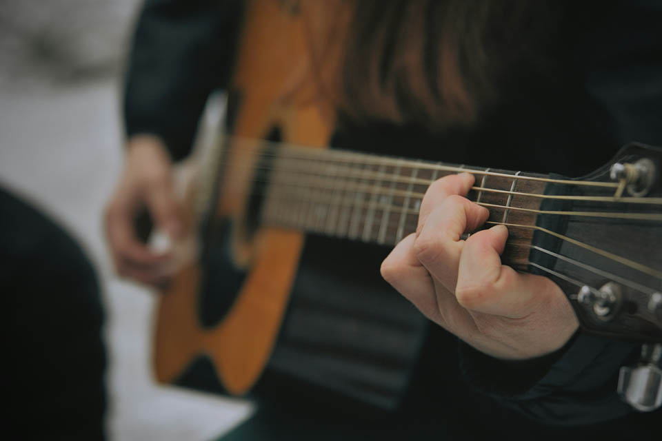 le son du bois festival de guitare scène de luthiers